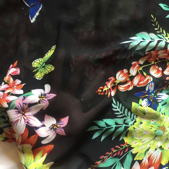 Sheer Off the shoulder sheer floral top - Picture 3 of 5